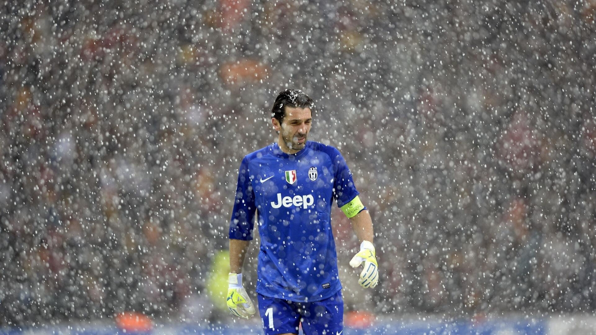 kaiyun开云入口平台-假球阴影：足球裁判问题引发全民关注，足球最著名的假球事件